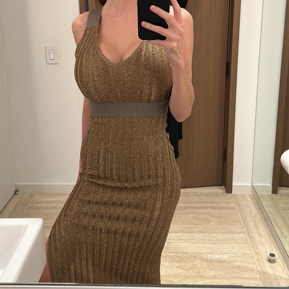 Elegant Gold Sleeveless Dress